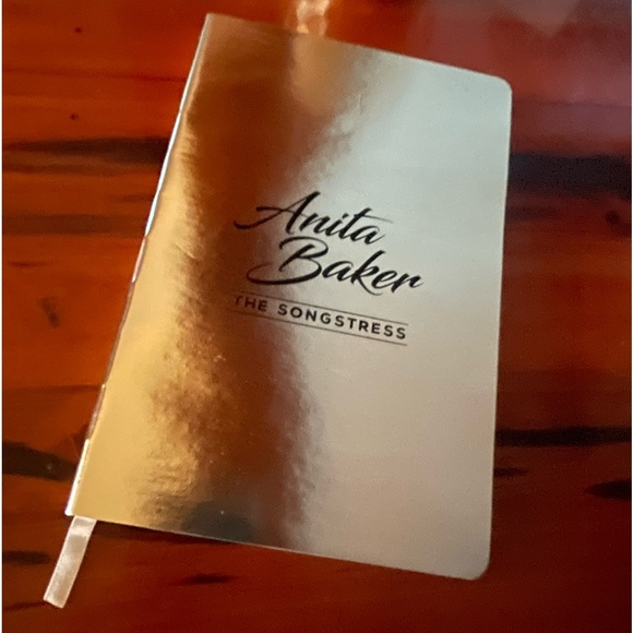 ANITA BAKER Swag Bag Items The Songstress Tour 2023 Wine Tumbler/Poster/Notebook - Picture 2 of 4